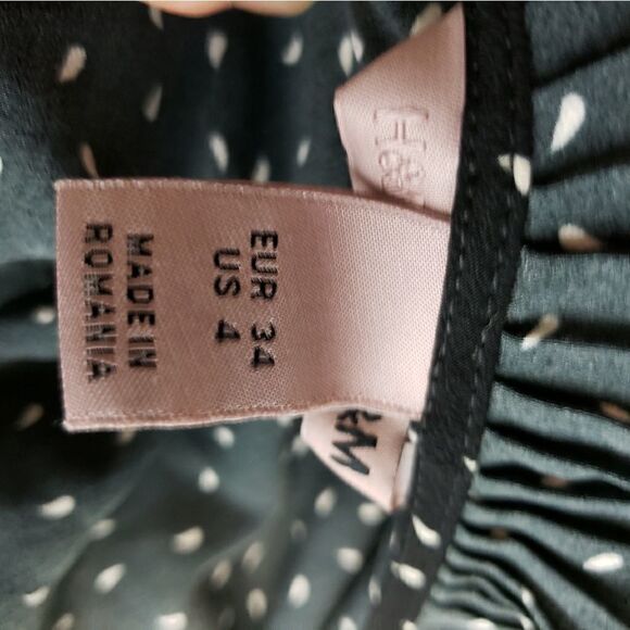 H&M black and white retro styled ruffled dress - Picture 3 of 8